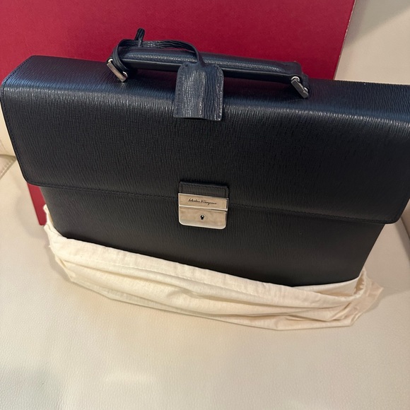 ****** BRAND NEW!!! SALVATORE FERRAGAMO briefcase - Picture 7 of 16